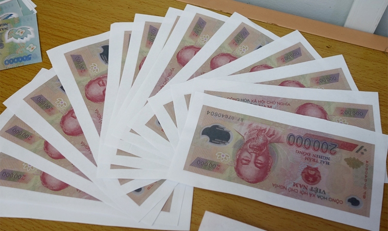 Nằm mơ thấy chồng cho tiền giả nên đánh ngay 63, 66